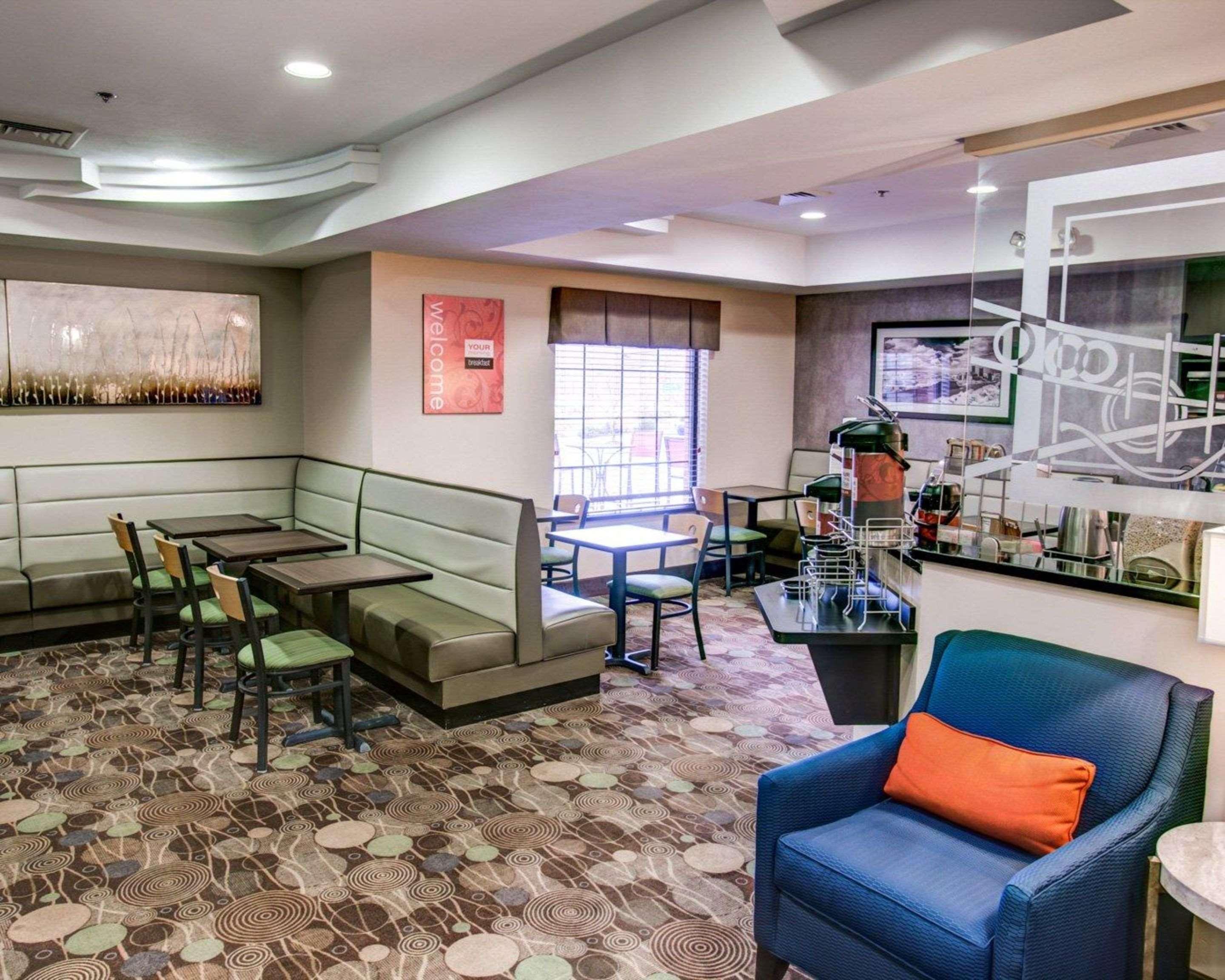 Comfort Suites Pittsburgh Airport Robinson Township  Exterior photo