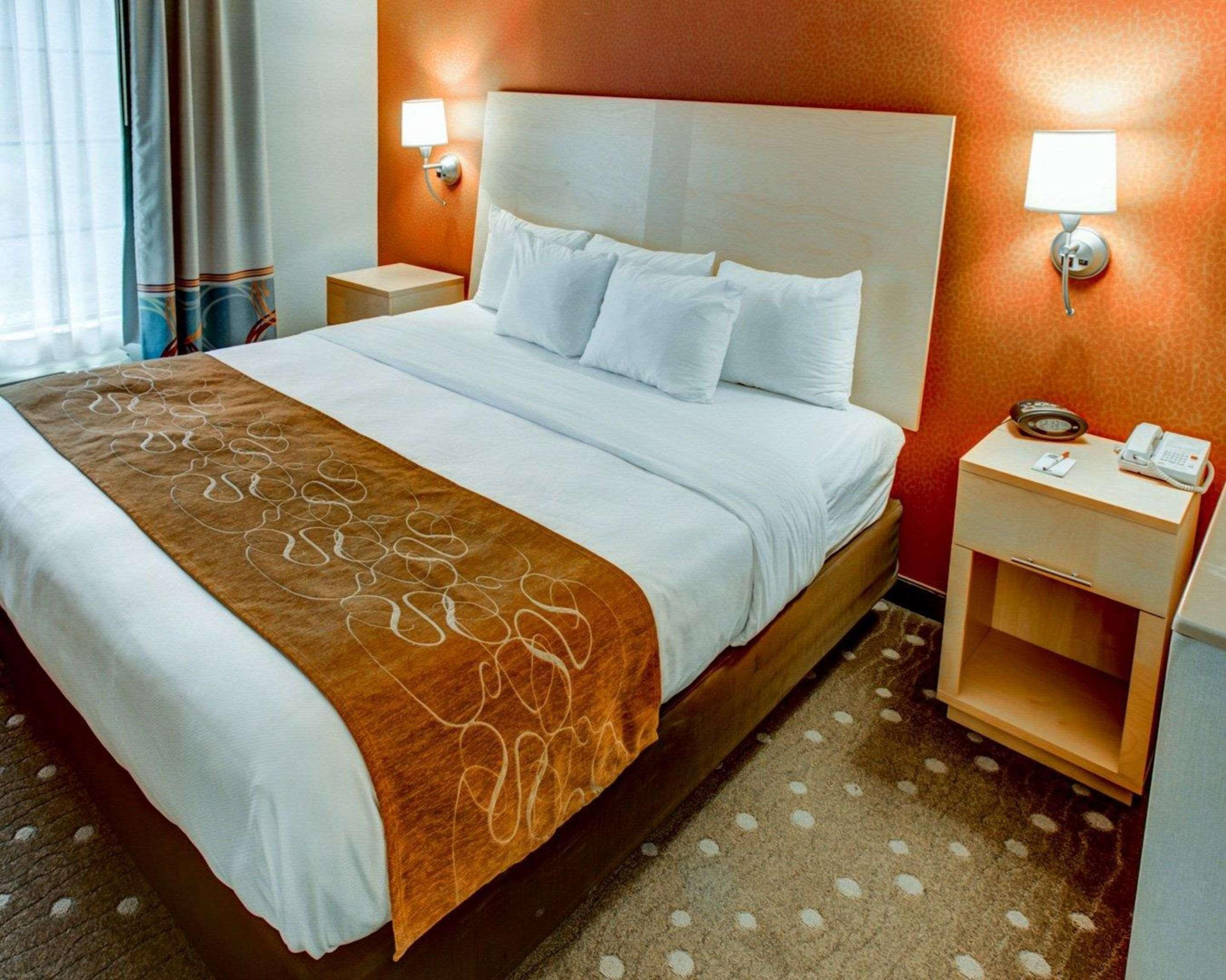 Comfort Suites Pittsburgh Airport Robinson Township  Exterior photo